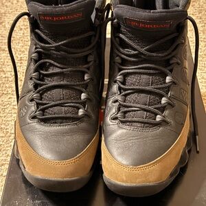 Jordan Men’s Black and Tan Retro High-Top Sneakers